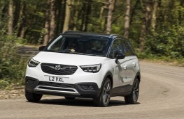 Vauxhall Crossland X, action front